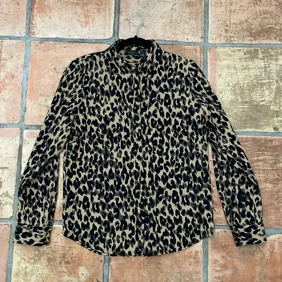 Halogen Tops - 🌸 HALOGEN Size Small Leopard Print Button Down Collared Blouse